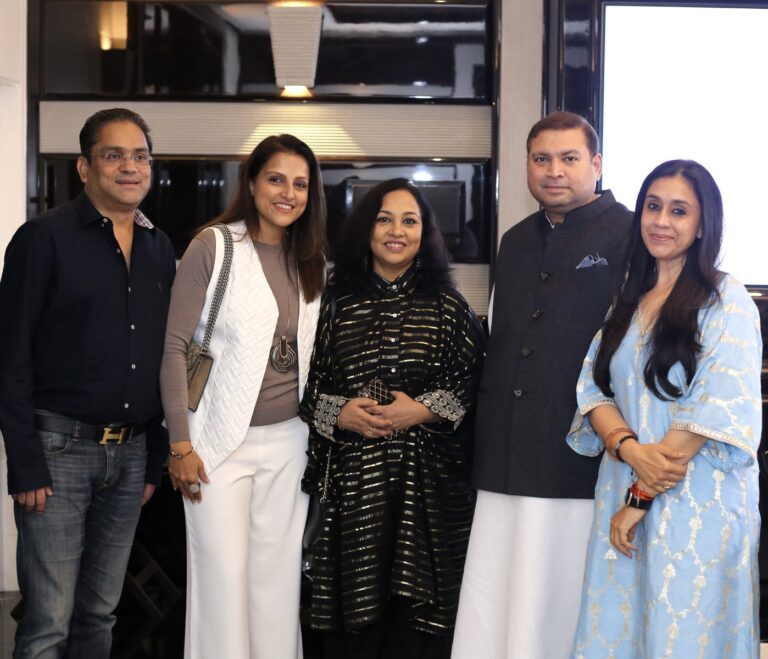 Sundeep Bhutoria with (L-R) Nirmal Bafna, Richa Bafna, Vandana Singh and Apra Kuchhal