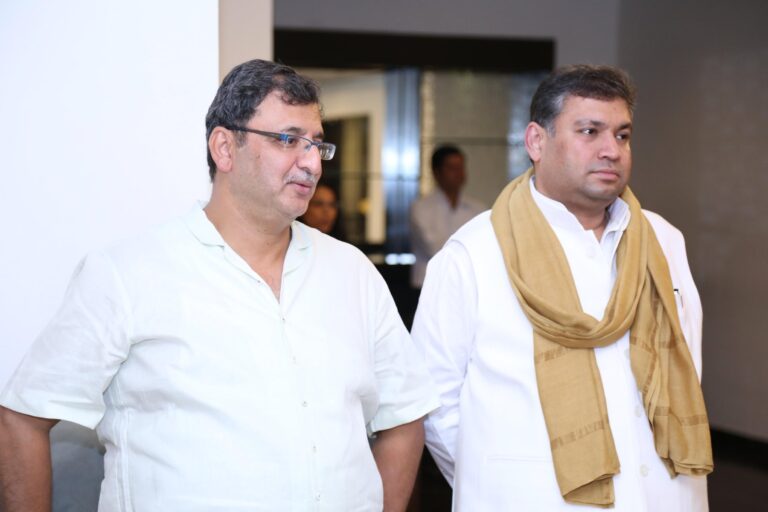 Sundeep Bhutoria with guest author Rahul Kapur at a session of Write Circle Jaipur at the ITC Rajputana