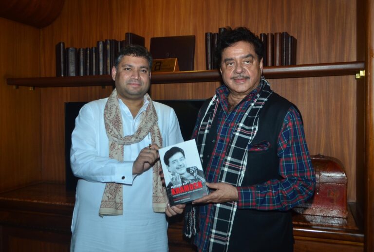 Sundeep Bhutoria with actor Shatrughan Sinha in front of An Author's Afteroon book rack at The Taj Bengal Chambers