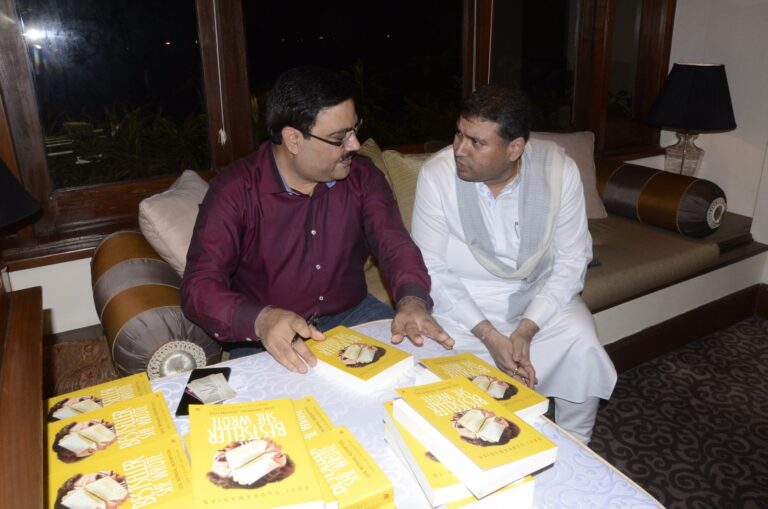 Sundeep Bhutoria with guest author Ravi Subramanian at a session of An Author's Afternoon at the Taj Bengal