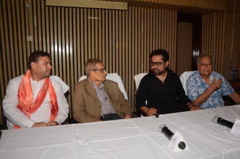 Sundeep Bhutoria addressing the media with Prof Amartya Sen, director Suman Ghosh and Soumitra Chatterjee at Nandan 3 prior to the screening of Argumentative Indian