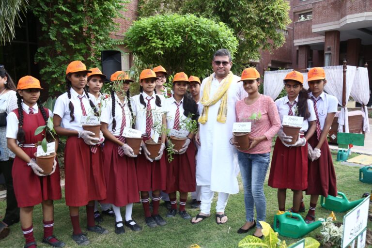 Sundeep Bhutoriawith school students at the Tree Plantation event held at the ITC Rajputana, Jaipur