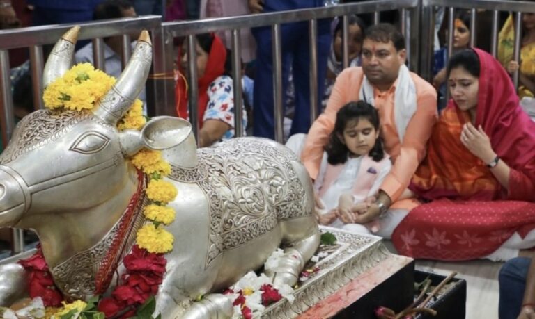 Sundeep Bhutoria along with his family at Mahakal, Ujjain