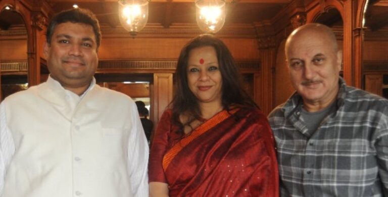 Sundeep Bhutoria with Anupam Kher at a session of An Author's Afternoon at The Taj Bengal, Kolkata.jpeg Ina Anupam