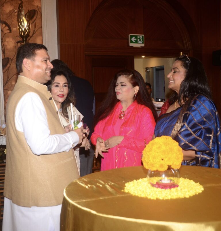 Sundeep Bhutoria with (L-R) Archana Dalmia, Nelofar Currimbhoy and Ruchira Mittal