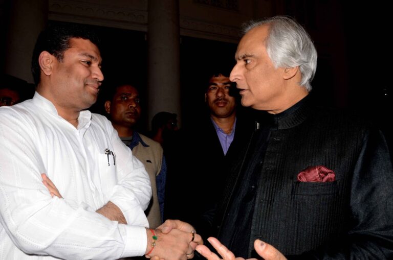 Sundeep Bhutoria with Shahid Malik, Pakistan Ambassador in India, at the Lab Azaad Hain event in memory of Faiz Ahmed Faiz's poetry at the Town Hall Kolkata