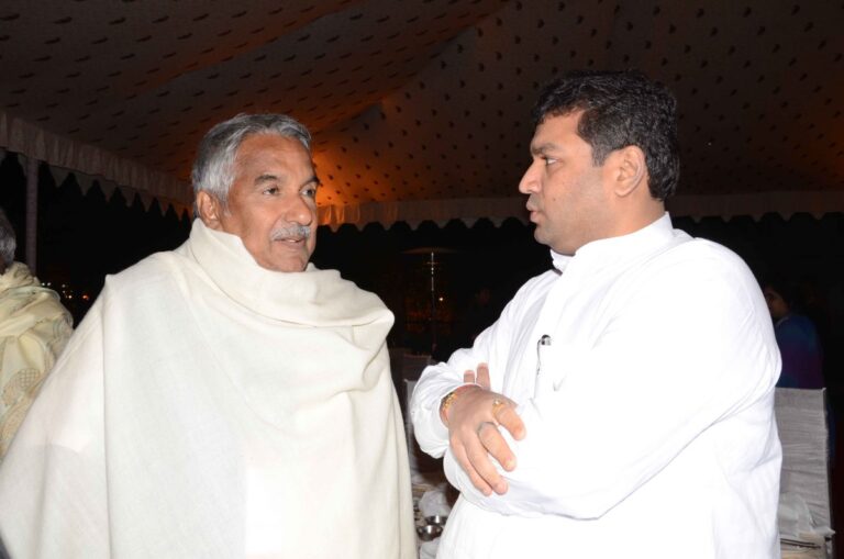 Sundeep Bhutoria with Chief Minister of Kerala, Oommen Chandy, at the City Palace in Jaipur