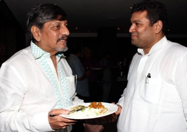 Sundeep Bhutoria with chief guest, Amol Palekar