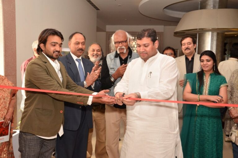 Sundeep Bhutoria inaugurating Lakhan Singh's art exhibition Athkelia in Jaipur