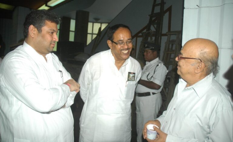 Sundeep Bhutoria with Subrata Bakshi and Manoj Mitra at the screening of Teen Murti