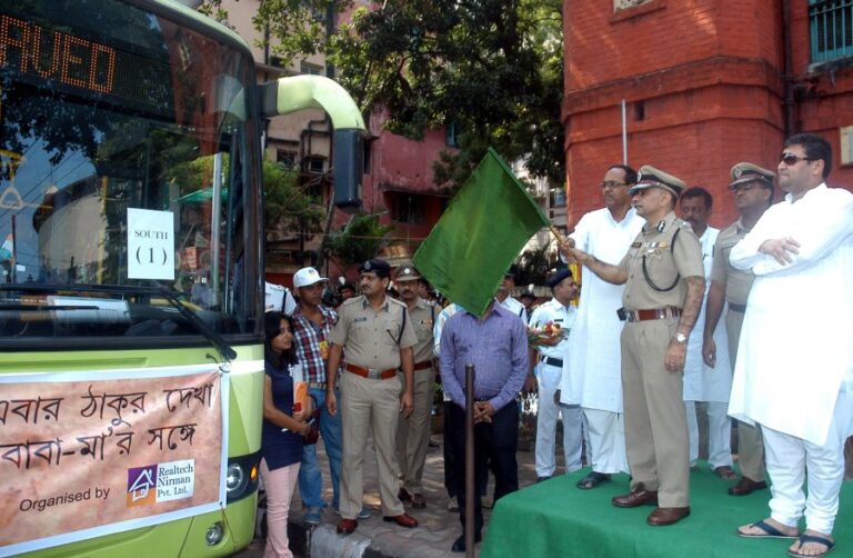 Sundeep Bhutoria at the Puja Parikrama flag off ceremony by Subrata Bakshi and R K Panchnanda