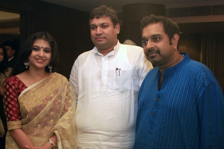 Sundeep Bhutoria with classical singer Kaushiki Chakraborty and Shankar Mahadevan