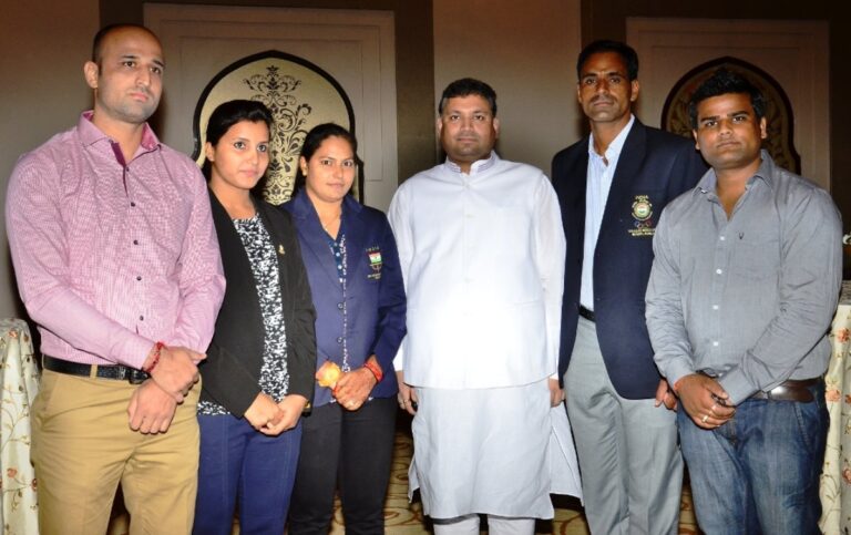 Sundeep Bhutoria with Asiagn Games medaliists Navneet Gautam, Sumitra Sharma, Manju Bala Mann, Bajrang Lal Thakar and Rajat Chauhan at a Rajasthan Forum function in Jaipur