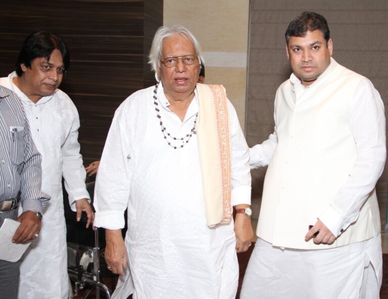 Sundeep Bhutoria with Padma Vibhushan Pt Ram Narayan and his son Brij Narayan at the Prabha Khaitan Foundation Memorial Lecture in Jaipur