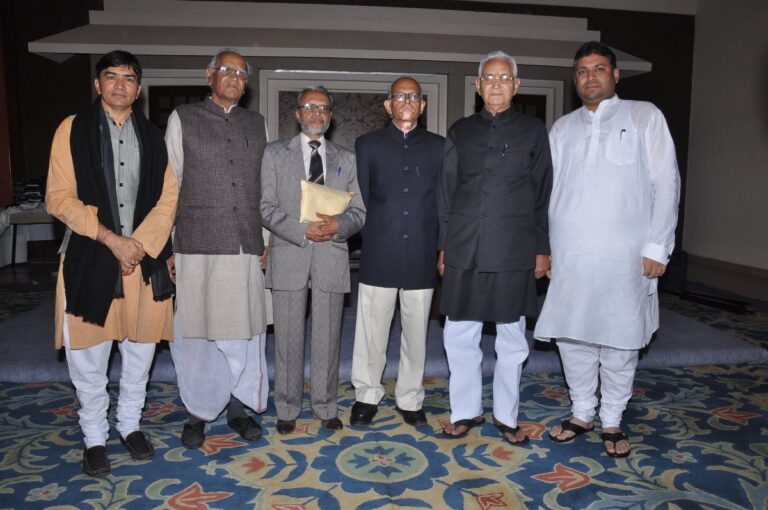 Sundeep Bhutoria with representatives of Rajasthan Forum and Jaipur Virasat Foundation at a function Jaipur Tab aur Ab held at the pink city