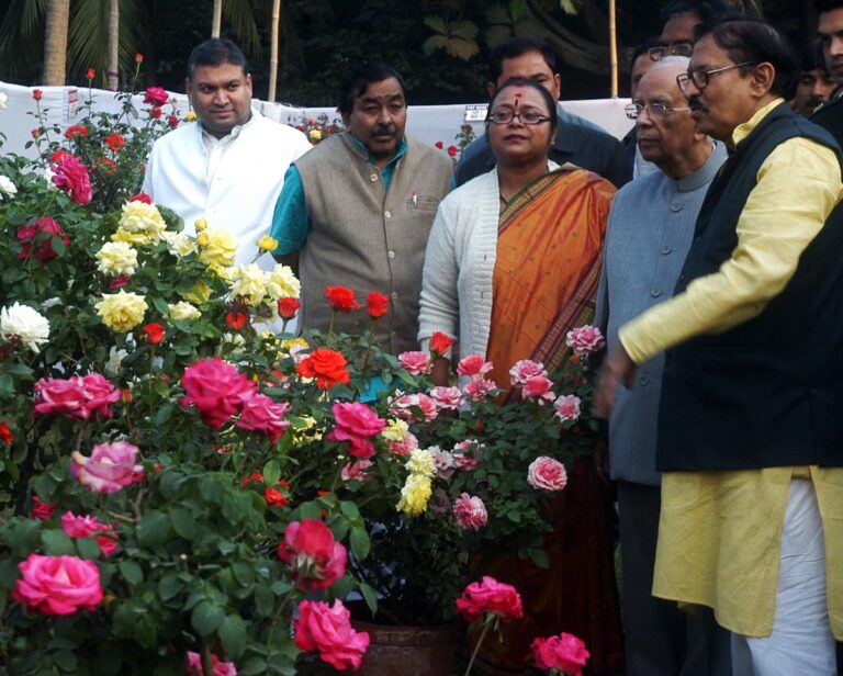 Sundeep Bhutoria with Governor Keshari Nath Tripathi, Biman Banerjee and Sonali Guha at the Assembly House flower show in Kolkata