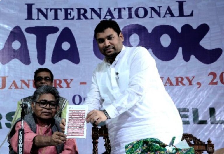 Sundeep Bhutoria with Sunil Gangopadhyay at the Kolkata Book Fair