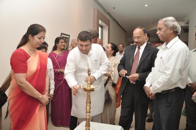 Sundeep Bhutoria inaugurating the art exhibition of Kiran Soni Gupta