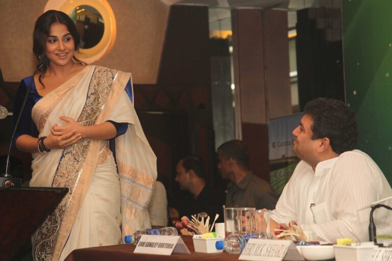 Sundeep Bhutoria with Prabha Khaitan Puraskar recipeint actress Vidya Balan