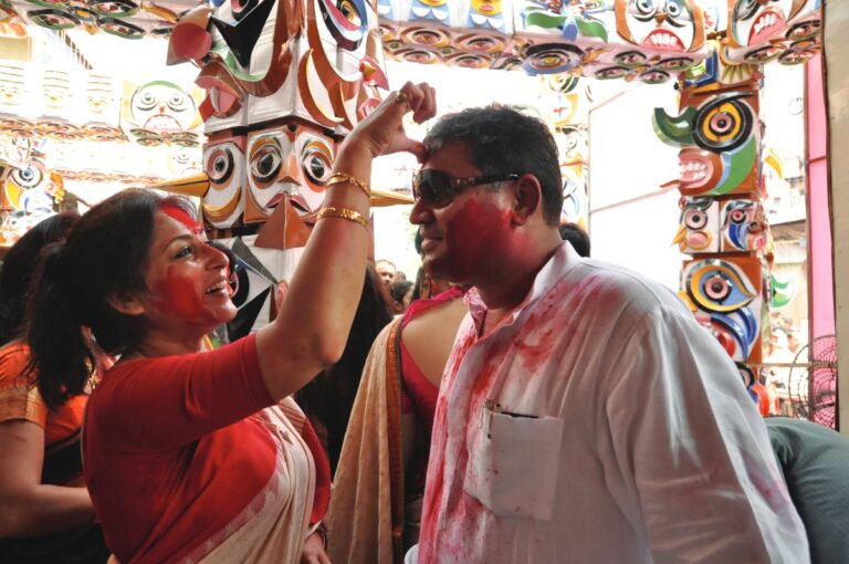 Sundeep Bhutoria with Roopa Ganguly at the Chaltabagan Sindurkhela in Kolkata