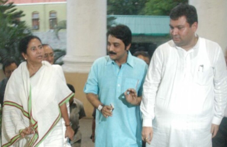 Sundeep Bhutoria with Chief Minister Mamata Banerjee and Prasenjit Chatterjee