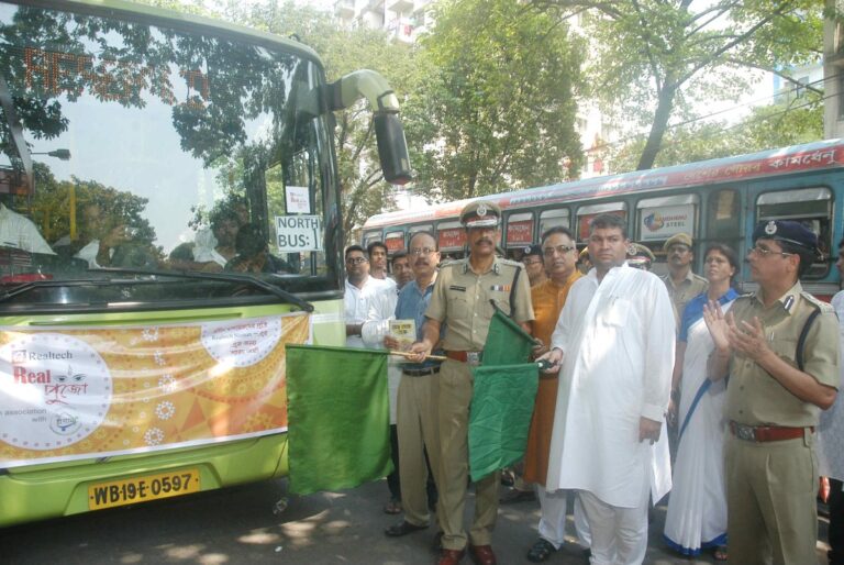 Sundeep Bhutoria with Kolkata Police Commissioner, Surajit Kar Purkayastha, inaugurating Puja Parikram bus for Senior Citizens