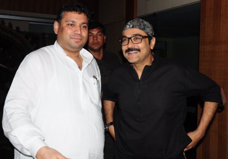 Sundeep Bhutoria with actor Prasenjit Chatterjee at The Forms Within art exhibition of Soumitra Chatterjee at the ICCR Kolkata