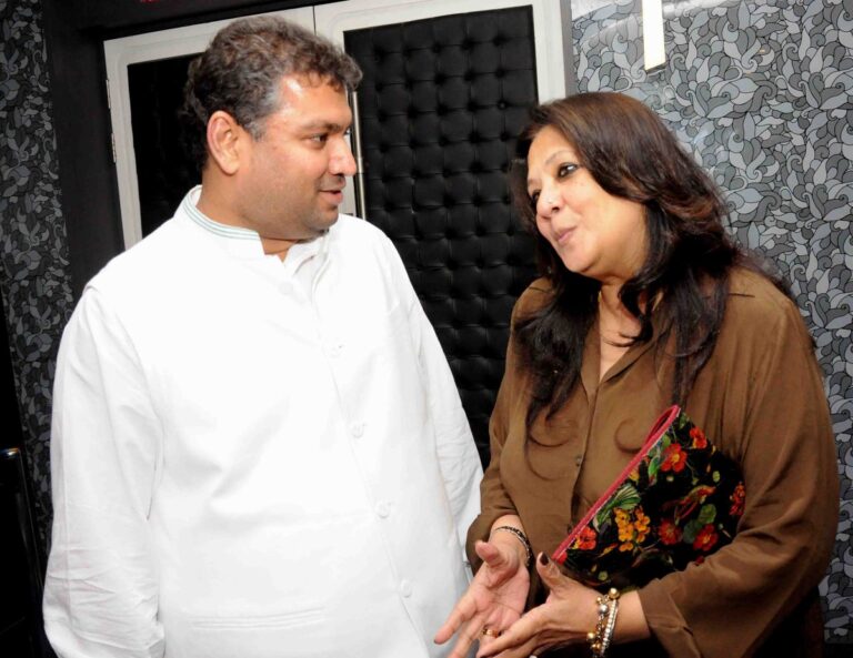 Sundeep Bhutoria with Moon Moon Sen at the premiere of Buno Haansh