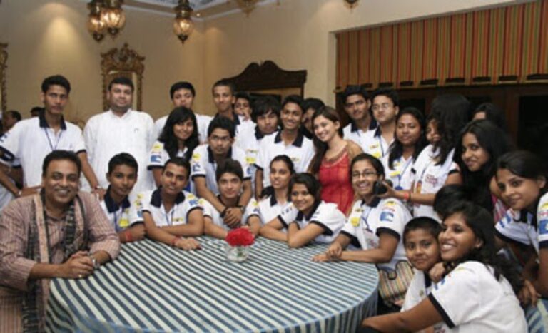 Sundeep Bhutoria with Arindam Sil and actress Rachita Chauhan and other judges