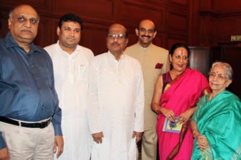 Sundeep Bhutoria with industrialist, Hari Mohan Bangur, Sadhan Pande, K Mohanchandran, Sonal Mansingh and Krishna Bose