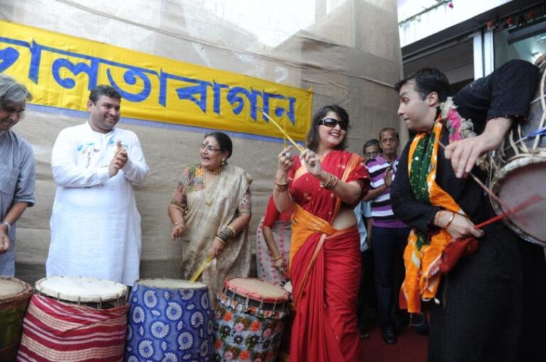 Sundeep Bhutoria with Pallavi Chatterjee, Gargi Roy Chowdhury, D J Akash, Usha Utthup, Jogen Chowdhury and other