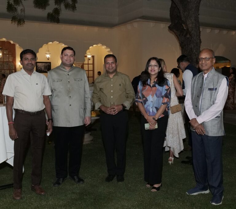 Sundeep Bhutoria with (L-R) P. Kathirvel, Kaushal Bansal, Kshiprs Bansal and Arun Kumar Kejriwal