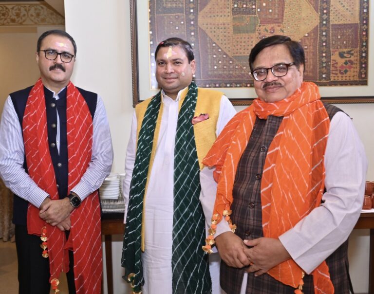 Sundeep Bhutoria with Atul Bhalla (L) and Shakir Ali (R)