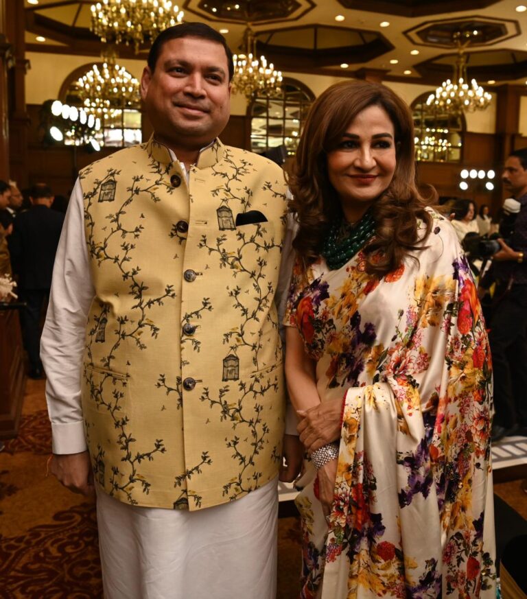 Sundeep Bhutoria with Minnie Juneja, President of Ladies Study group in Taj Bengal