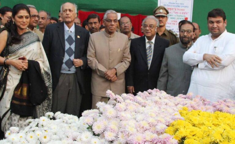 Sundeep Bhutoria at the Annual Flower Show, West Bengal State Assembly, with West Bengal Governor, M K Narayanan, Roopa Ganguly, Hashim Abdul Halim, Asim Dasgupta and others in Kolkata