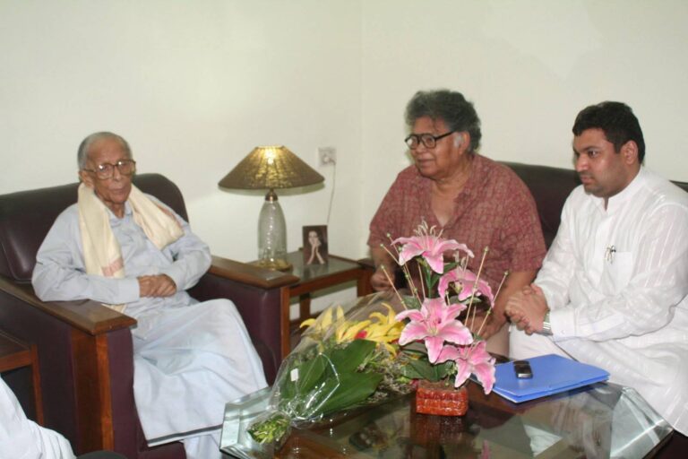 Sundeep Bhutoria and Sunil Gangopadhyay meeting Jyoti Basu, former Chief Minister of West Bengal for Project Pronam