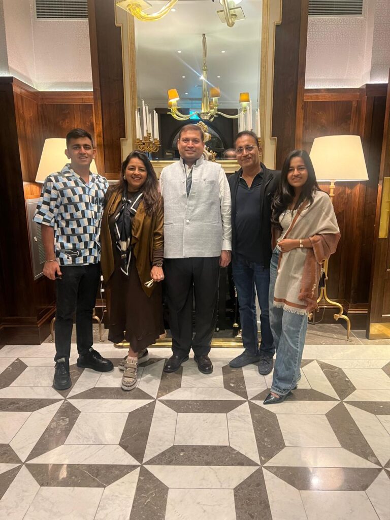 Sundeep Bhutoria with (L-R) Dhruv Jain, Anuj Jain, Ajay Jain and Ananya Jain