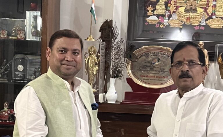 Sundeep Bhutoria with Shripad Naik, Hon’ble Minister of State for Power and New & Renewable Energy,Government of India at his residence in New Delhi