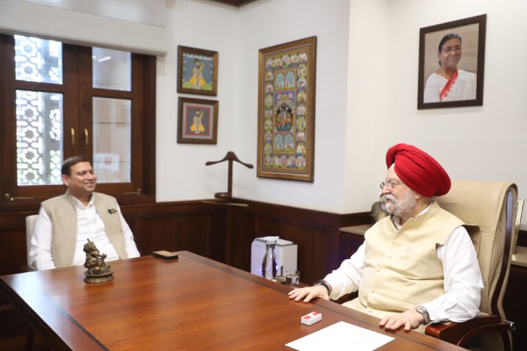 Sundeep Bhutoria with Hardeep Singh Puri, Union Minister for Petroleum and Natural Gas