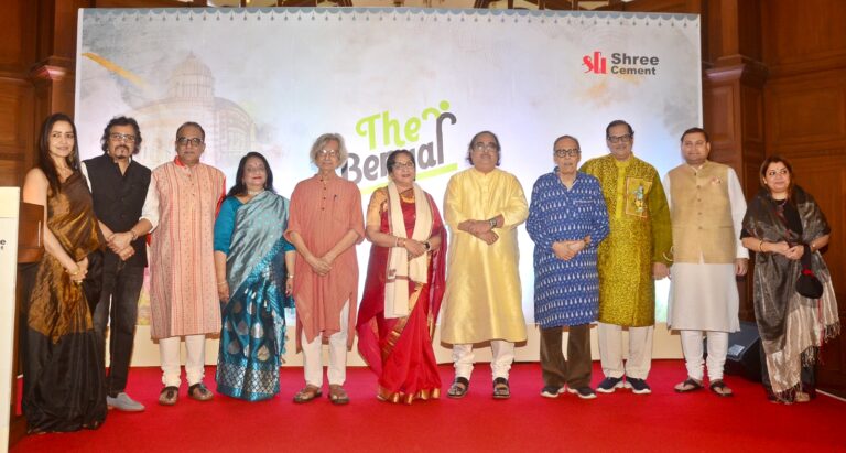 Sundeep Bhutoria with L-R; Esha Dutta, Bickram Ghosh, Arindam Sil, Nayantara Palchoudhury, Jogen Chowdhury, Mamata Shankar, Tejendra Narayan Majumdar, Shirshendu Mukhopadhayay, Pt Ajoy Chakraborty and Priti Patel