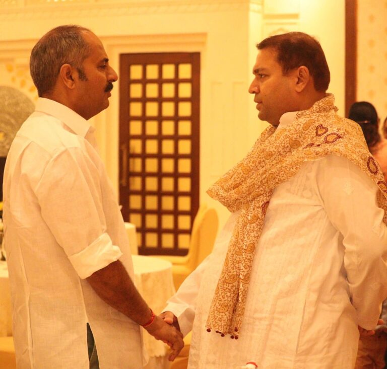 Sundeep Bhutoria with Maharaj Narendra Singh