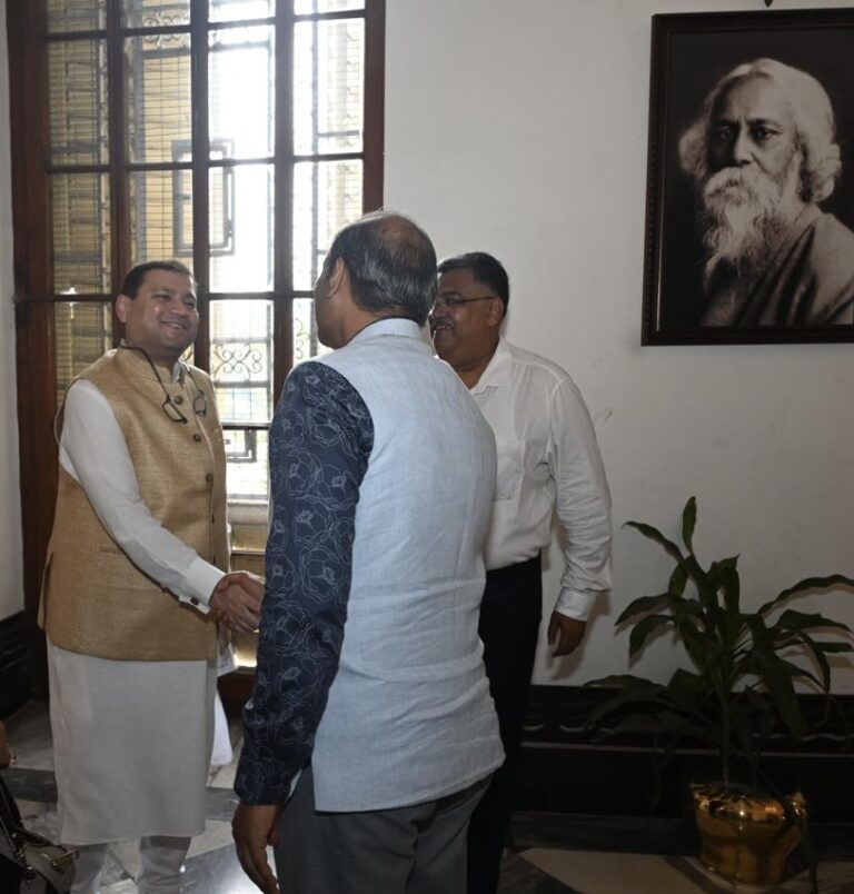 Sundeep Bhutoria with Shri Vivek Aggarwal, Secretary, Ministry of Culture.