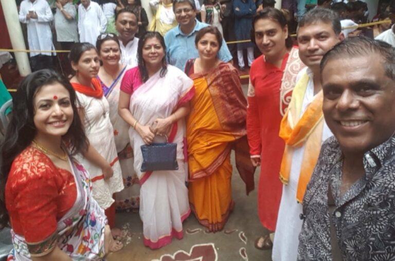 Sundeep Bhutoria with Ashish Vidyarthi, Koel Mullick, Nispal Rane Singh and others at the Malik Bari Puja