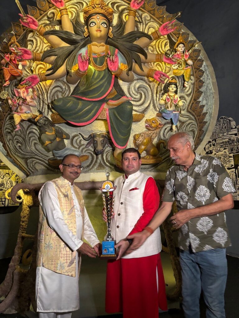 Manicktala Chaltabagan Lohapatty Durga Puja Committee has received the Biswa Bangla Sharad Samman Award 2025 from the Government of West Bengal. Chairman Sundeep Bhutoria, President Ashok Jaiswal and Rajesh Bihani proudly accepted this honour.