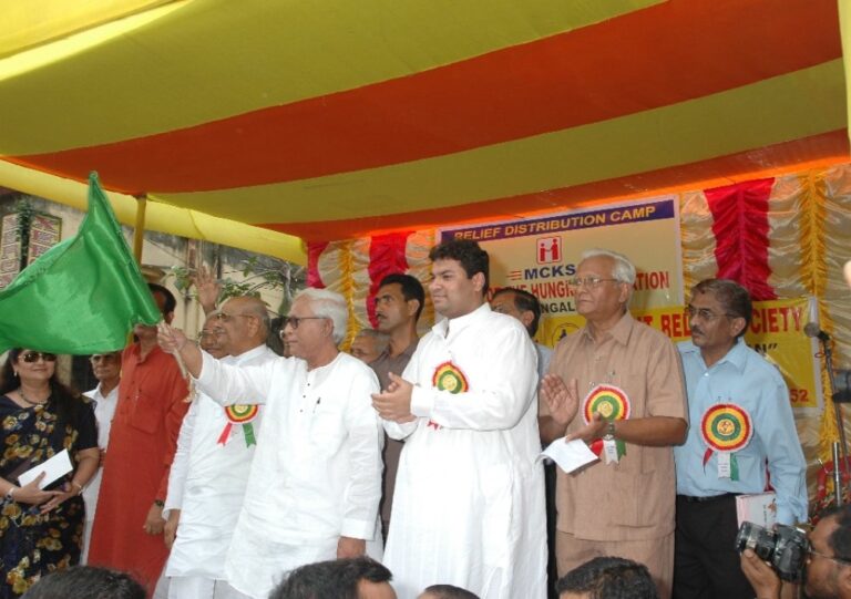 sundeep-bhutoria-with-buddhadeb-bhattacharya-and-others