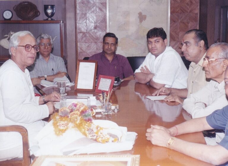 sundeep-bhutoria-with-buddhadeb-bhattacharya-and-others