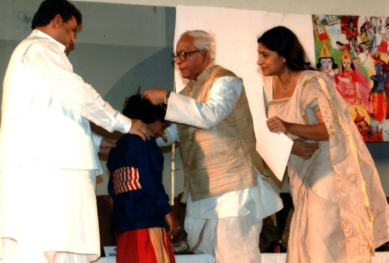 sundeep-bhutoria-with-buddhadeb-bhattacharya-and-roopa-ganguly