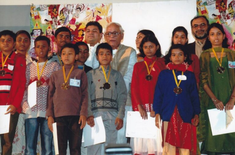 sundeep-bhutoria-with-roopa-ganguly-bikash-ranjan-bhattacharya-buddhadeb-bhattacharya-with-the-children-at-an-event