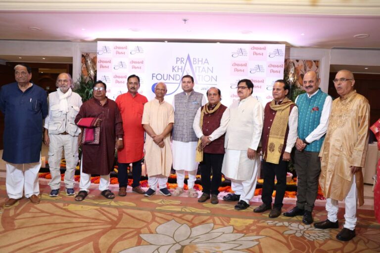 Sundeep Bhutoria with Padmashree C.P. Dewal, Ankit Patel, Padmashree Moinuddin Khan, Sarvesh Bhatt, Padmashree Tilak Gitai, Padmashree Gani Mohammed, Padmashree Shakir Ali, Padmashree Ali Mohammed, Sanjay Kaushik and Ashok Rahi