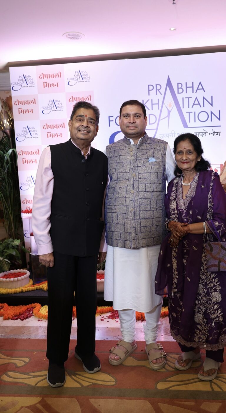 Sundeep Bhutoria with Shashikant Moondhra along with his wife